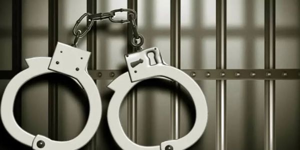 नवजात बच्ची को बेचने के आरोप में अस्पताल की मालकिन और दो कर्मचारी गिरफ्तार, दो फरार