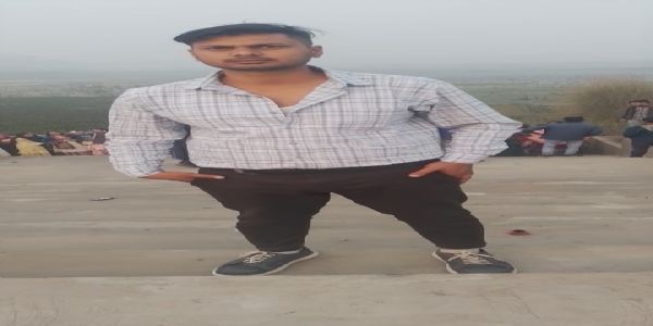 तेज रफ्तार बस की चपेट में आए छात्र की मौत, एक घायल