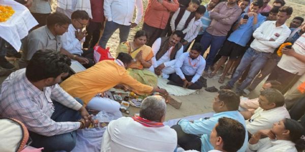 भाजपा विधायक ने किया 700 मीटर लंबे पीपा पुल का लाेकार्पण, चंद पलाें में जुड़ गए दो जिले