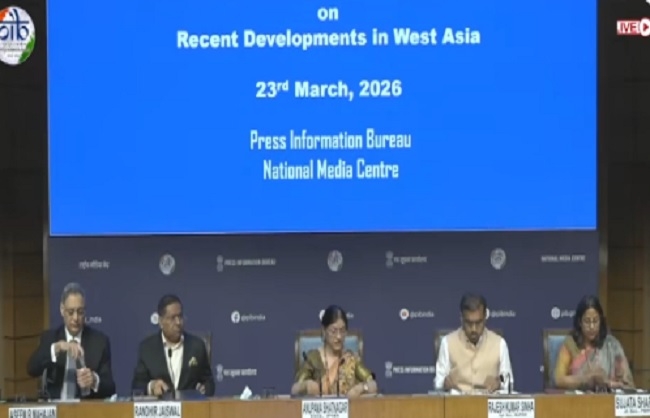 संवाददाता सम्मेलन को संबोधित करते सुजाता शर्मा संवाददाता सम्मेलन को संबोधित करते सुजाता शर्मा