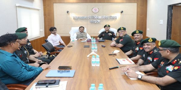 मध्य प्रदेश के उप मुख्यमंत्री शुक्ल के निवास पर थल सेना प्रमुख जनरल उपेन्द्र द्विवेदी और सैन्य अधिकारियों की बैठक