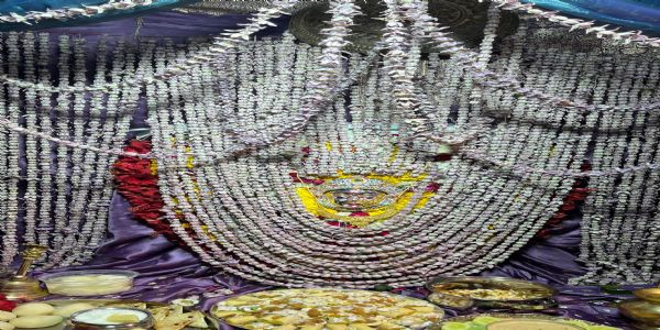 पंचमी पर शीतला धाम में आस्था का ज्वार, तड़के खुले कपाट—टूटे सारे रिकॉर्ड