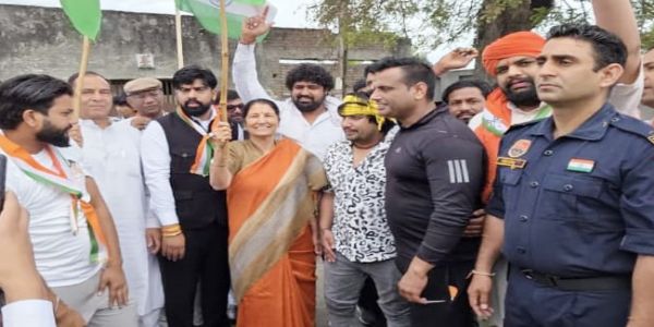 सोनीपत: भाजपा प्रदेश अध्यक्ष बडौली और विधायक कृष्णा तिरंगा यात्रा को रवाना किया