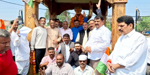 शहीद दिवस पर कांग्रेस कार्यकर्ताओं ने सरदार भगत सिंह को दी श्रद्धांजलि