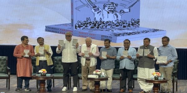 संजय राउत ने अपनी पुस्तक ‘अनलाइकली पैराडाइज’ का किया लोकार्पण, विपक्ष ने सरकार पर साधा निशाना