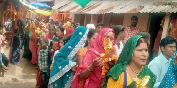 पंचमी पर गड़बड़ा धाम में उमड़ा आस्था का सैलाब, सवा लाख भक्तों ने किए दर्शन