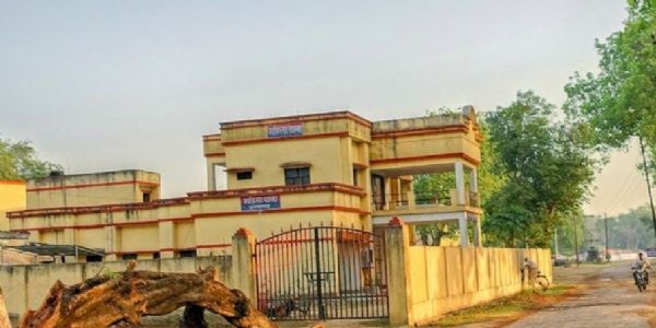 एसडीएम अनुपम मिश्रा और परिजनों के खिलाफ दहेज, मारपीट और उत्पीडन का केस दर्ज, चंदौली में ही पत्नी दिव्या भी एसडीएम