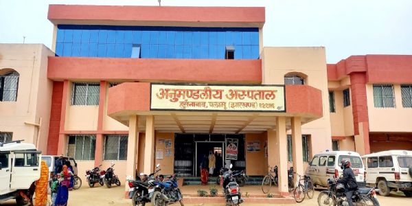 ट्रैक्टर के नहर में पलटने से चालक की मौत, एक घायल