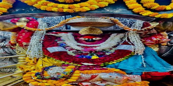 पंचमी पर विंध्यधाम में गूंजे जयकारे, स्कंदमाता के दर्शन से भक्त हुए भाव-विभोर