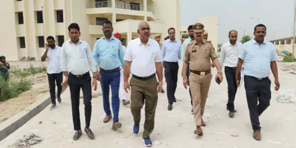निर्माण कार्य में लापरवाही बर्दाश्त नहीं, समय सीमा में गुणवत्ता के साथ पूरा हो काम : जिलाधिकारी