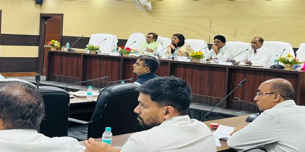 उत्तर प्रदेश विधानमंडल की संयुक्त समिति ने वाराणसी में निर्माणाधीन परियोजनाओं की ली जानकारी