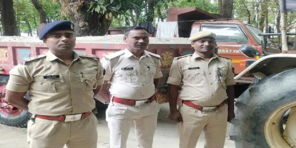 अवैध खनन पर कार्रवाई, तीन ट्रैक्टर जब्त