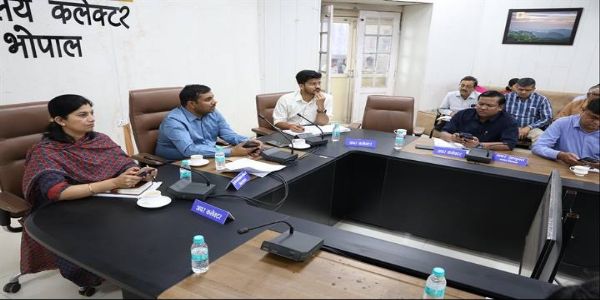 भोपालः कलेक्टर ने अवैध निर्माण पर सख्त कार्रवाई के दिए निर्देश