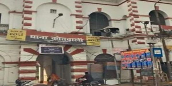 कमरे के अंदर फंदे से लटका पाया गया युवती का शव