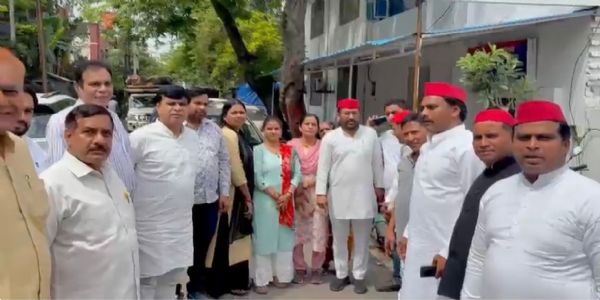 सपा प्रमुख के खिलाफ अभद्र टिप्पणी व आपत्तिजनक पोस्ट करने वालों पर कानूनी कार्रवाई की मांग, डीसीपी को सौंपा ज्ञापन