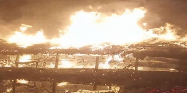 आग लगने से पोल्ट्री फार्म जलकर राख