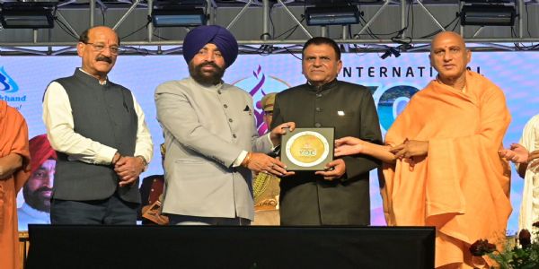 राज्यपाल ने किया रेड क्रॉस की राष्ट्रीय समिति के सदस्य डॉ चौधरी को सम्मानित