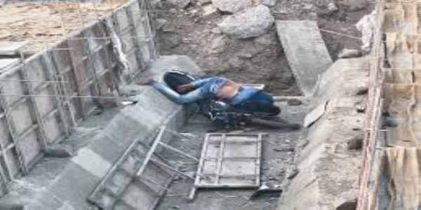 रायसेन में निर्माणाधीन पुलिया से नीचे बाइक गिरने से युवक की मौत, एक दिन पहले मिनी ट्रक गिरा था