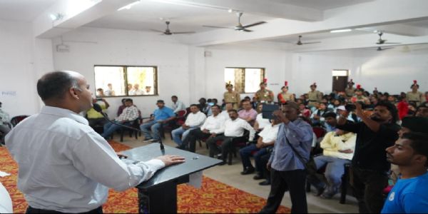 उपायुक्त ने घाटशिला कॉलेज के छात्रों को बताया सफलता का सूत्र