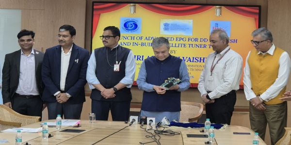 टीवी सेटों में सूक्ष्म सेट टॉप बॉक्स लगा हुआ मिलेगा, 450 चैनल मुफ्त देख सकेंगे