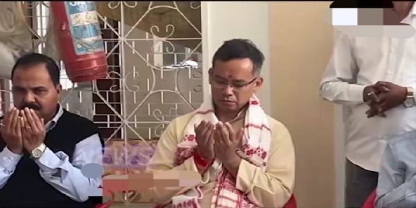 नामांकन पत्र दाखिल करने से पहले ताराजान मस्जिद में गौऱव गोगोई ने की दुआ