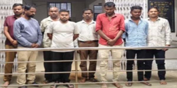 अंतागढ़ ग्राम पेवारी में आठ जुआरी पकड़ाये