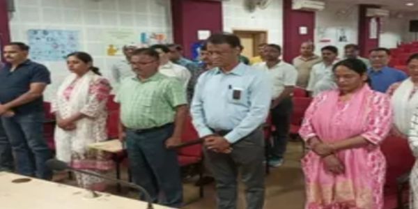 उदय प्रताप कॉलेज में शिक्षकों ने दी मृतक छात्र सूर्य प्रताप को श्रद्धांजलि