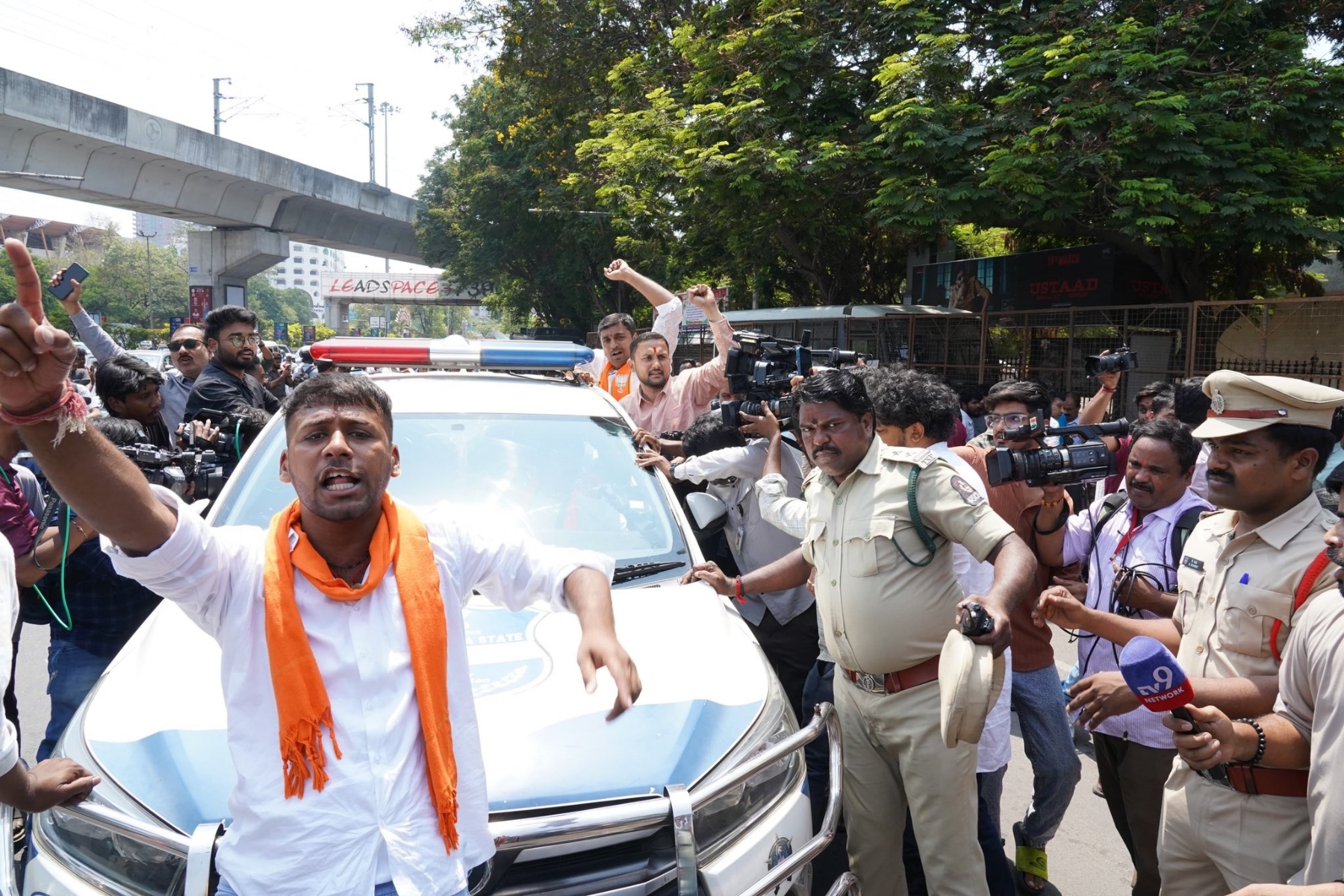 तेलंगान बीजेपी का विधानसभा घेराव कार्यक्रम तेलंगान बीजेपी का विधानसभा घेराव कार्यक्रम