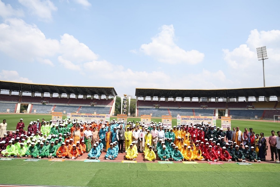 असमः गुवाहाटी के सरुसजाई स्थित अर्जुन भोगेश्वर बरुवा स्पोर्ट्स कॉम्प्लेक्स में आयोजित सीमांत क्रीड़ा महोत्सव ’26 में हिस्सा लेते प्रतिभागी असमः गुवाहाटी के सरुसजाई स्थित अर्जुन भोगेश्वर बरुवा स्पोर्ट्स कॉम्प्लेक्स में आयोजित सीमांत क्रीड़ा महोत्सव ’26 में हिस्सा लेते प्रतिभागी