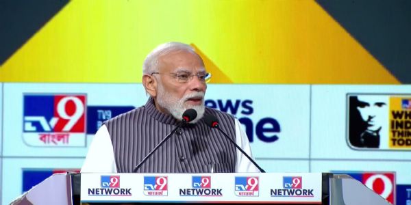 कार्यक्रम को संबोधित करते प्रधानमंत्री कार्यक्रम को संबोधित करते प्रधानमंत्री