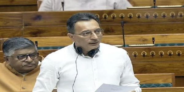 लोकसभा में एक सवाल का जवाब देते जितिन प्रसाद का फाइल फोटो