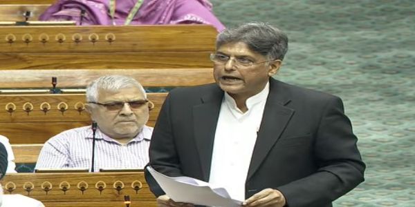 वित्त विधेयक 2026 पर चर्चा के दौरान लोकसभा में बोलते कांग्रेस सांसद मनीष तिवारी।