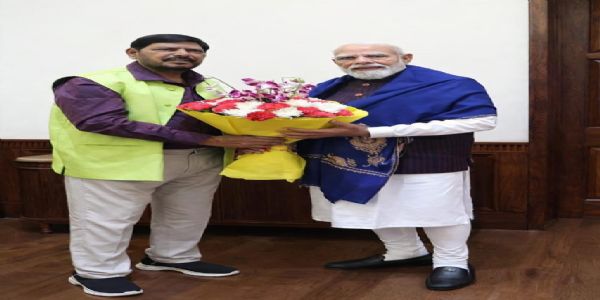 प्रधानमंत्री मोदी से मिले आठवले