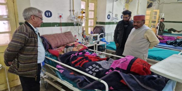 विधायक ने किया अस्पताल का निरीक्षण, जाना मरीजों का हालचाल