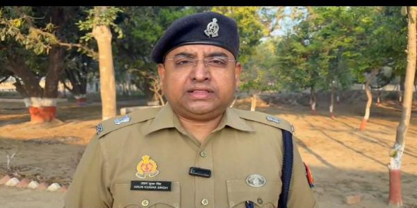 मोहमन्दाबाद के दरोगा पर रिश्वतखोरी का मामला दर्ज