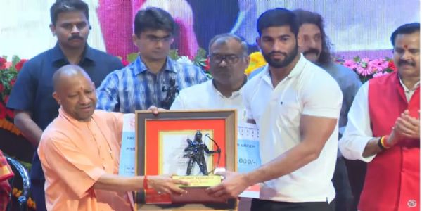 मुख्यमंत्री योगी ने यूपी का मान बढ़ाने वाले खिलाड़ियों को किया सम्मानित किया, दिये नियुक्ति पत्र