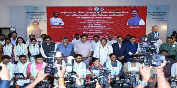 मंत्री ने 76 मेडिकल ऑफिसरों को सौंपा नियुक्ति पत्र, खून की कमी के लिए जारी हाेगा टोल फ्री नंबर