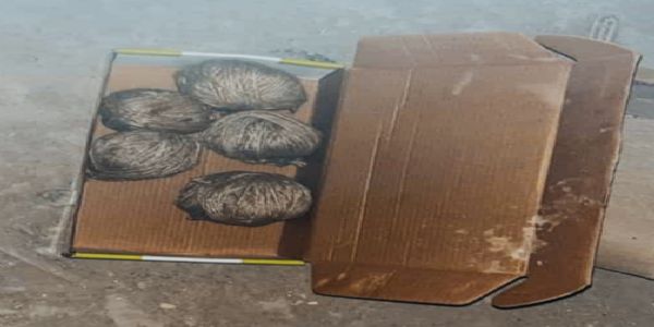 निर्माणाधीन घर से बम बरामद, तीन गिरफ्तार