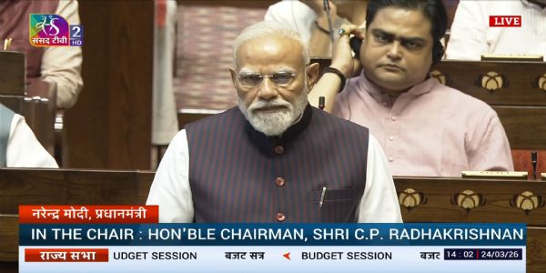 प्रधानमंत्री नरेन्द्र मोदी मंगलवार को राज्यसभा में पश्चिम एशिया संकट पर वक्तव्य देते हुए