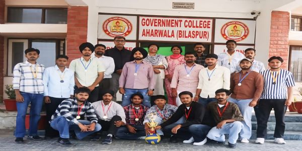 प्रतियोगिता में भाग लेने वाले विजयी खिलाड़ी