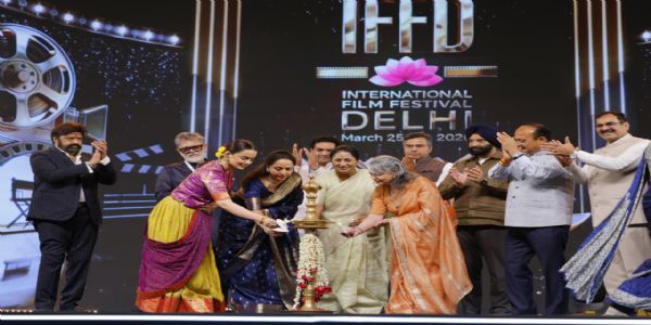 भारत मंडपम में इंटरनेशनल फिल्म फेस्टिवल दिल्ली (आईएफएफडी) 2026 का शुभारंभ करते मुख्यमंत्री रेखा गुप्ता भारत मंडपम में इंटरनेशनल फिल्म फेस्टिवल दिल्ली (आईएफएफडी) 2026 का शुभारंभ करते मुख्यमंत्री रेखा गुप्ता