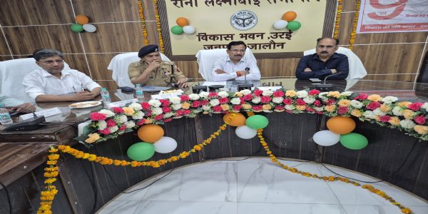 हर उपभोक्ता तक समयबद्ध डिलीवरी सुनिश्चित हाे : जिलाधिकारी