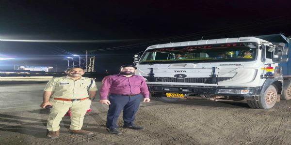 रेत के अवैध परिवहन पर प्रशासन सख्त: 13 हाईवा और 3 ट्रैक्टर जब्त