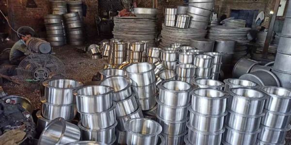 यमुनानगर: पश्चिम एशिया संकट से जगाधरी बर्तन उद्योग पर गहरा असर