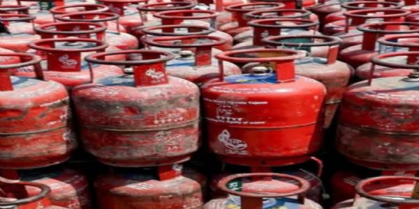 बेतिया में एलपीजी पर सख्ती के साथ 73 जगहों पर छापेमारी