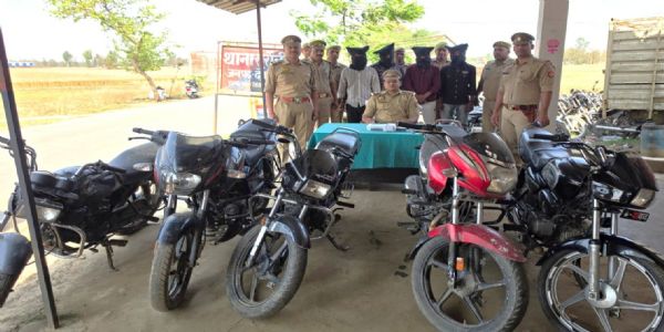 वाहन चाेर गिराेह के चार अपराधी गिरफ्तार