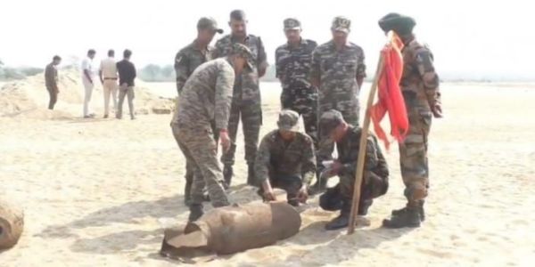 स्वर्णरेखा नदी तट पर मिला 227 किलो का बम सेना ने किया निष्क्रिय
