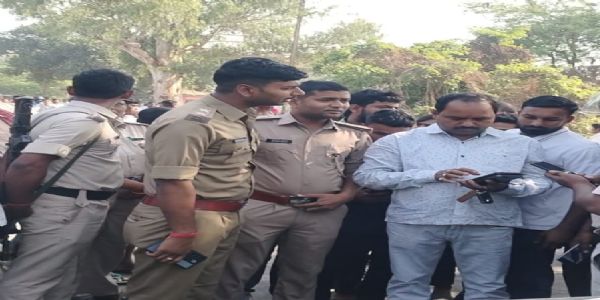 बिहार के रोहतास में थार ने बाइक सवार तीन को रौंदा, दो की मौत