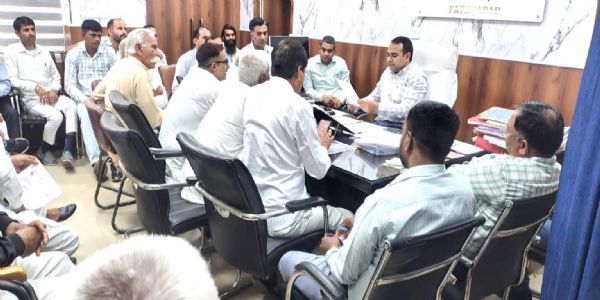 फतेहाबाद : पीडब्ल्यूडी कर्मचारियों की मेहनत लाई रंग, पांच दिन के धरने के बाद एक्सईएन ने मानी सभी जायज मांगें