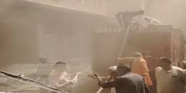 ग्वालियर में केमिकल गोदाम में भीषण आग,अपार्टमेंट में मची अफरा-तफरी, समय रहते निकाले गए लोग